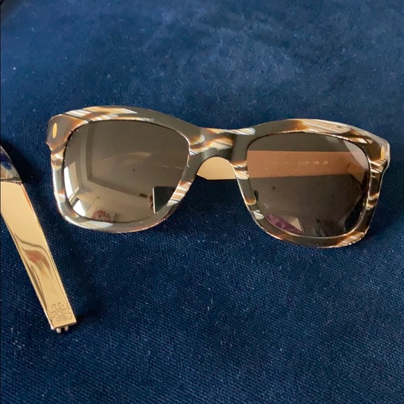 Tory Burch Accessories - Tory Burch tortseouse sunglasses